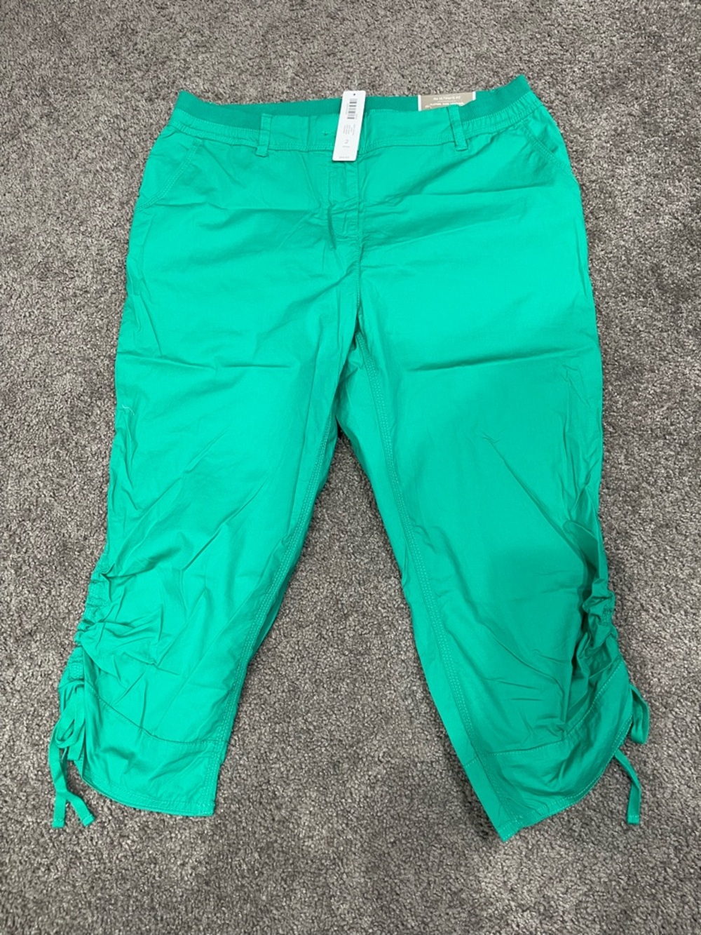 Chico's Vivid Green Capri Pants